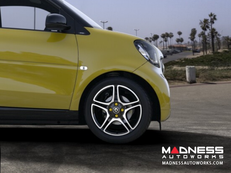 smart fortwo Wheel Bolt Covers - 453 model - Yellow - 17mm - Set of 16