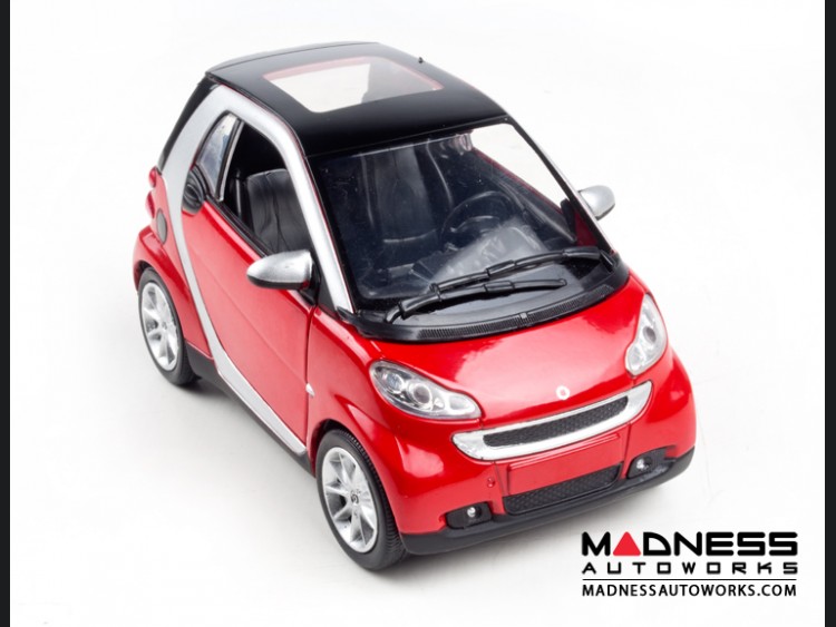 smart fortwo Model Car - 451 model - 1:24 scale Die Cast - Red