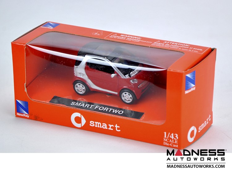smart fortwo Model (1/43 scale) - 450 Model - Red