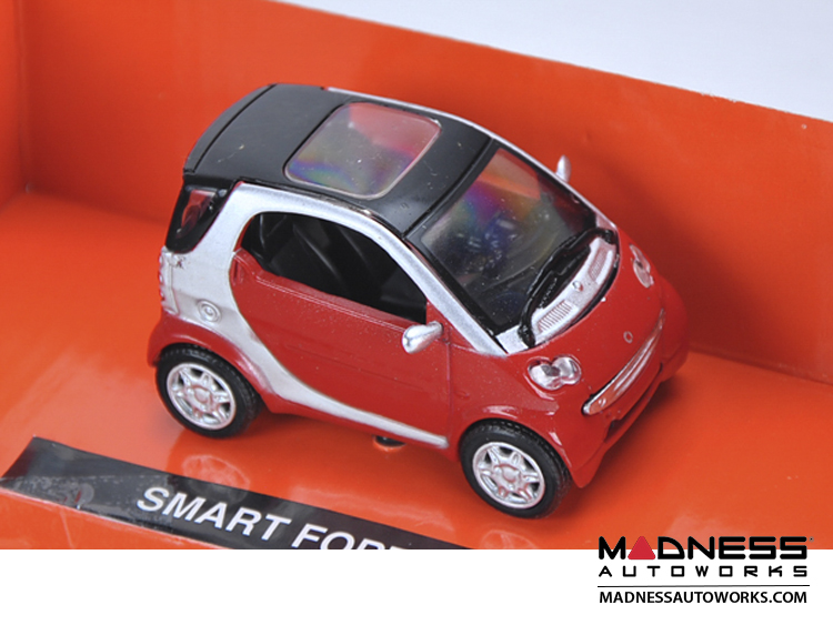 smart fortwo Model (1/43 scale) - 450 Model - Red
